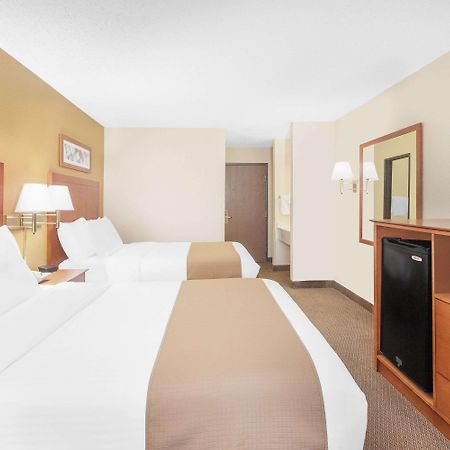 Baymont By Wyndham Port Huron Exterior foto
