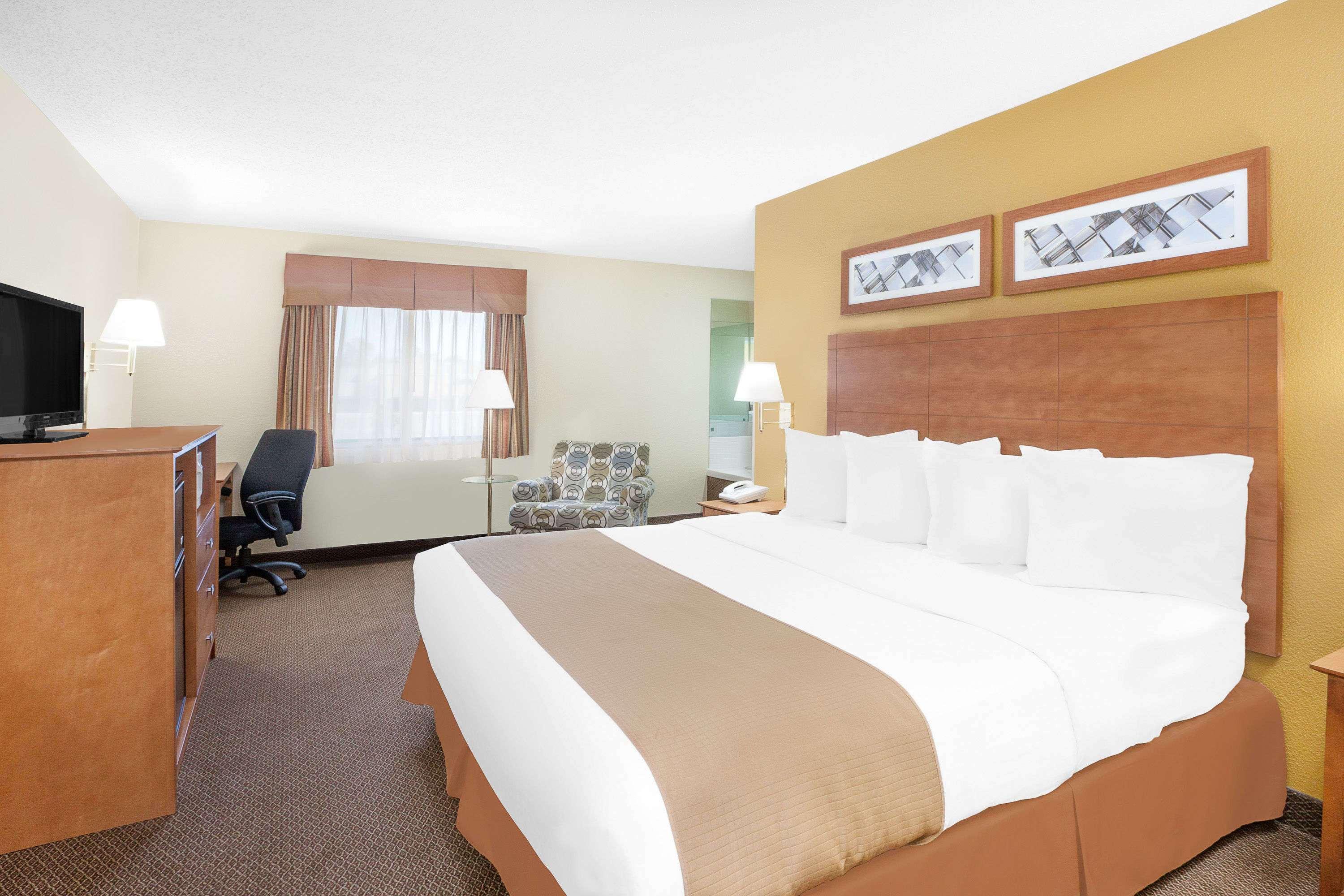 Baymont By Wyndham Port Huron Exterior foto